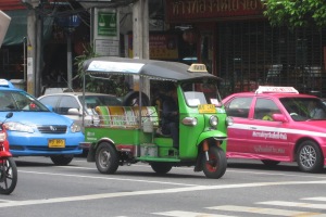Tuk-Tuks sind ein klassisches Verkehrsmittel in Bangkok.